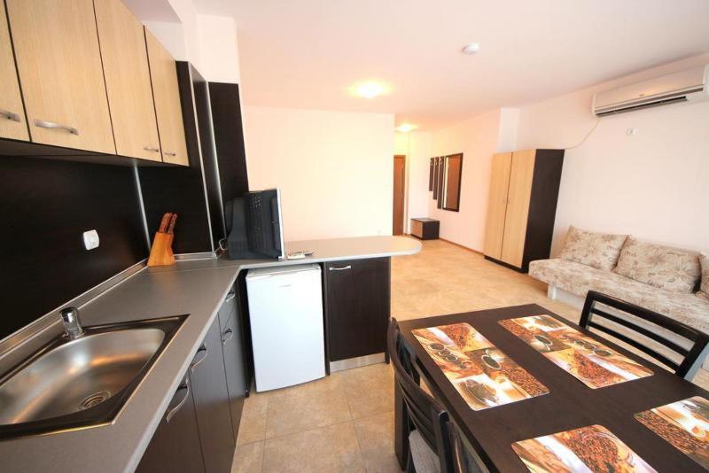 Menada Grand Kamelia Apartments Sunny Beach Habitación foto